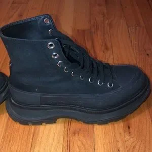 Alexander McQueen Shoes: Men\'s Tread Slick Boot in Black. size 39 (IT) 6 (USA). Alexander McQueen | Shoes | Alexander Mcqueen Shoes Mens  main image 3